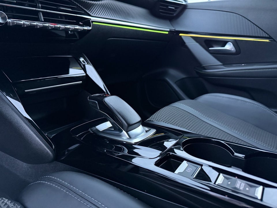 Peugeot e-208 50 GT 5d