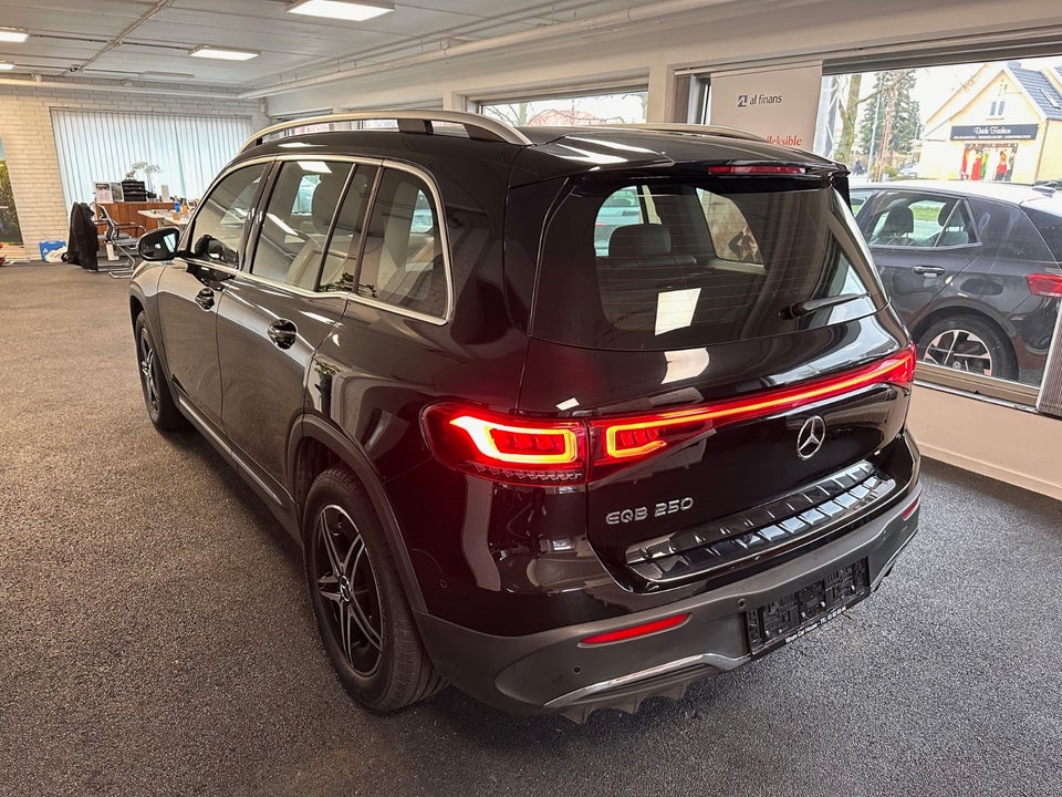 Mercedes EQB250 AMG Line 5d