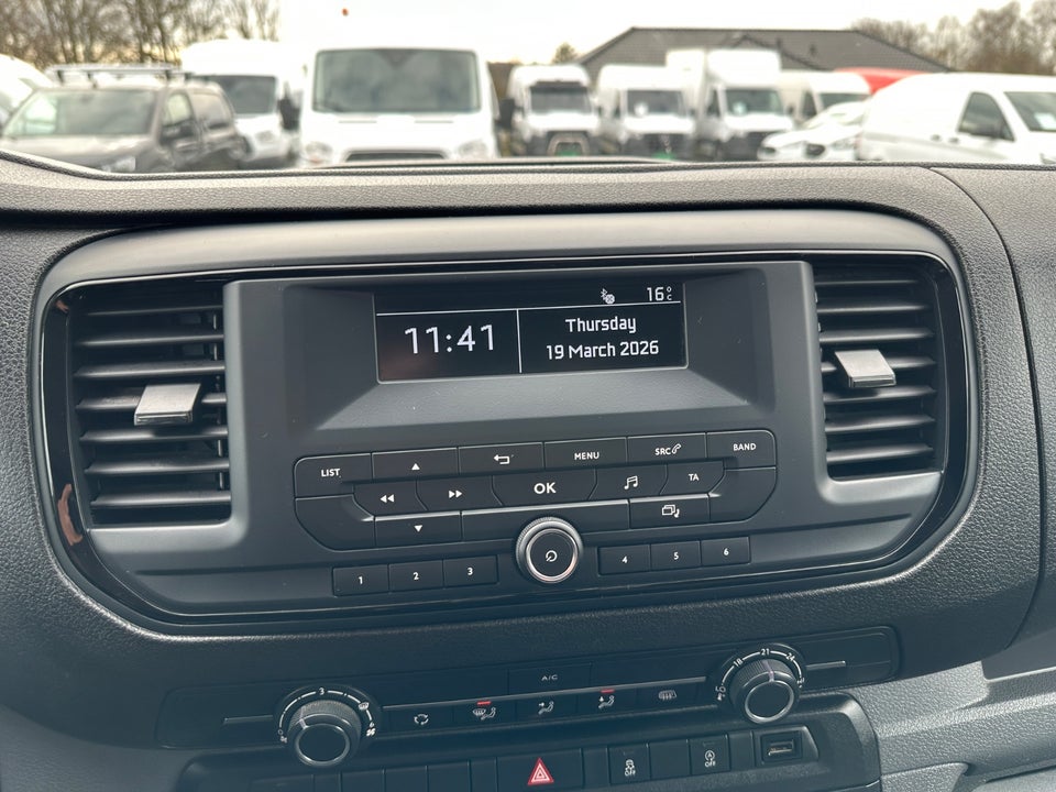 Toyota ProAce 2,0 D 120 Medium Base++ Chassis 2d