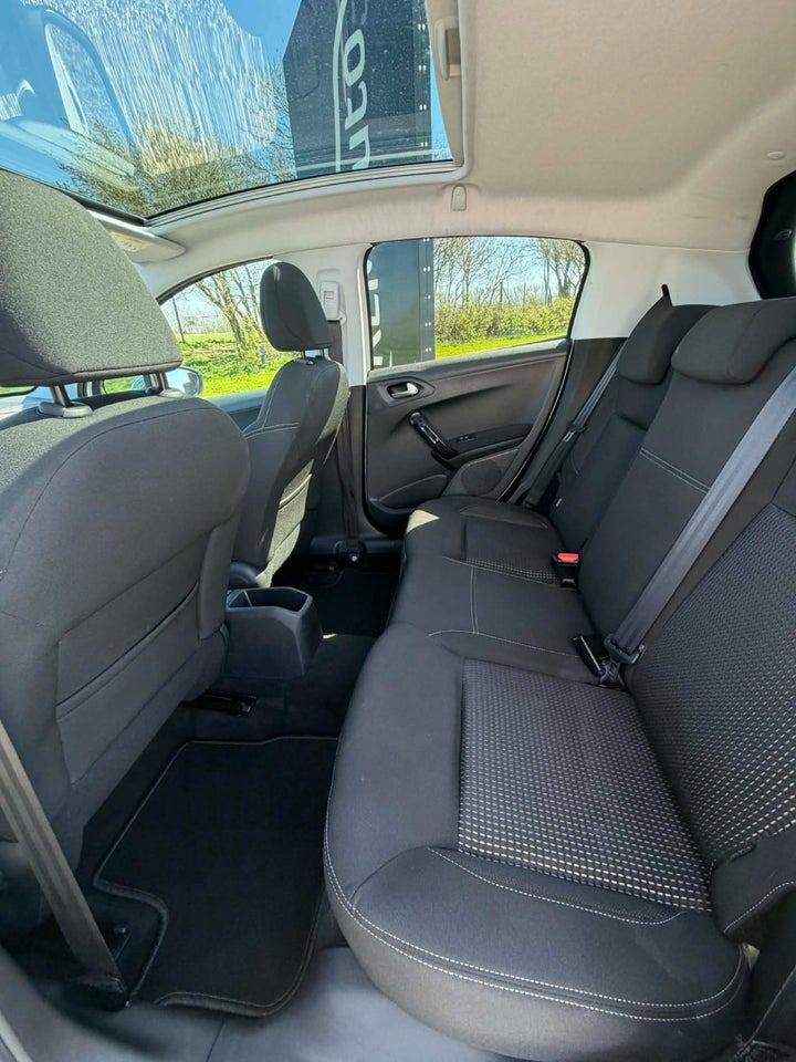 Peugeot 208 1,6 BlueHDi 100 Allure Sky 5d