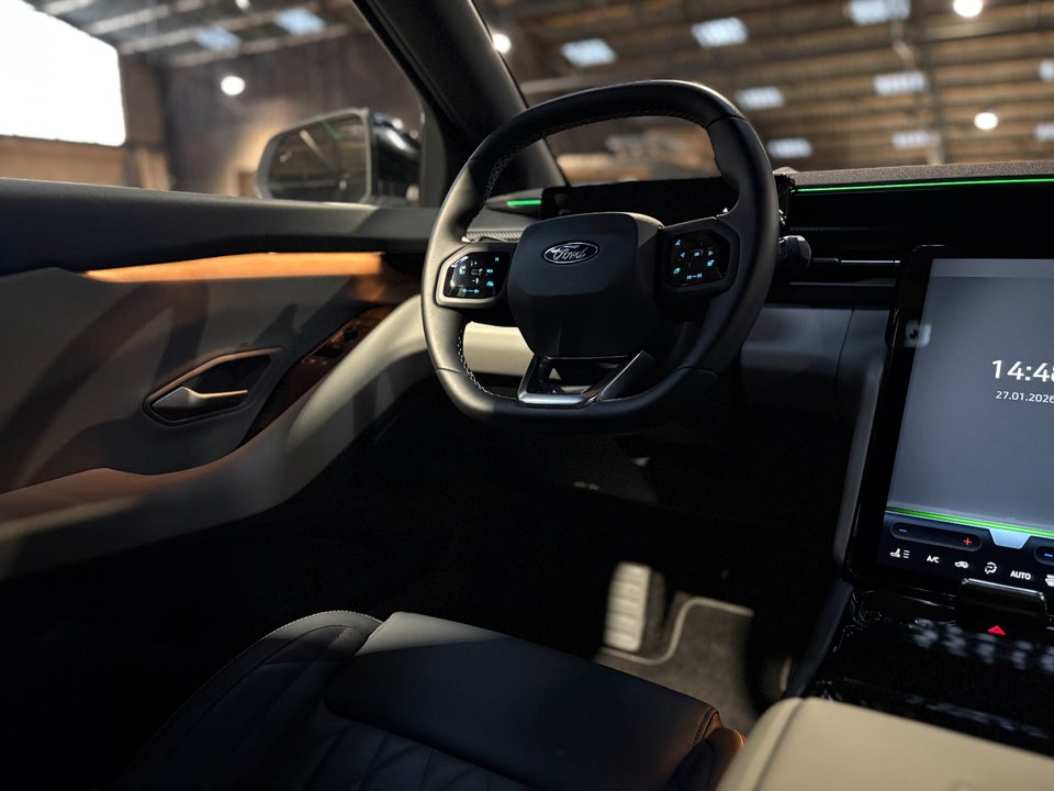 Ford Explorer 77 Premium Extended Range 5d