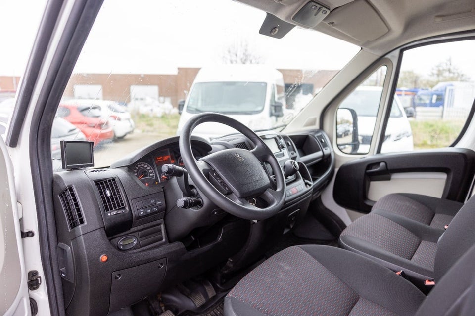 Peugeot Boxer 335 2,2 BlueHDi 140 Alukasse Plus