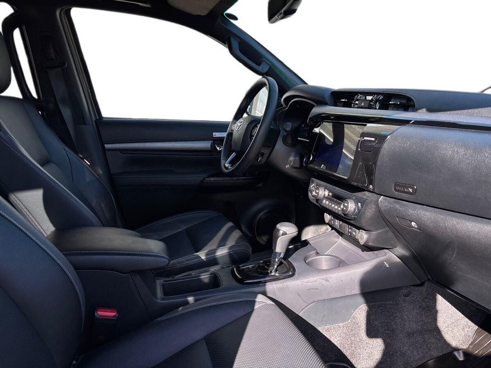 Toyota HiLux 2,8 D T4 Invincible Db.Kab aut. 4d