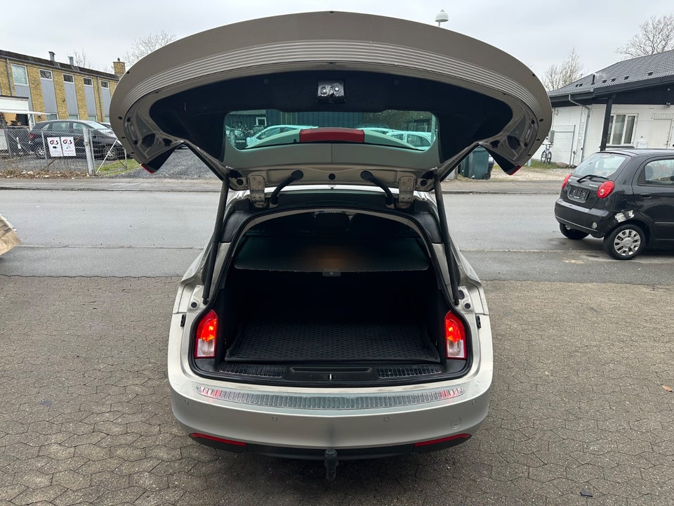 Opel Insignia 1,8 Edition Sports Tourer 5d