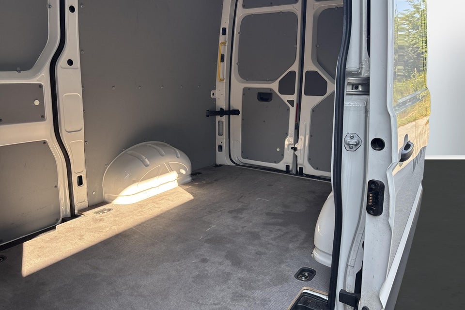 VW Crafter 35 2,0 TDi 177 Kassevogn L3H3 aut.