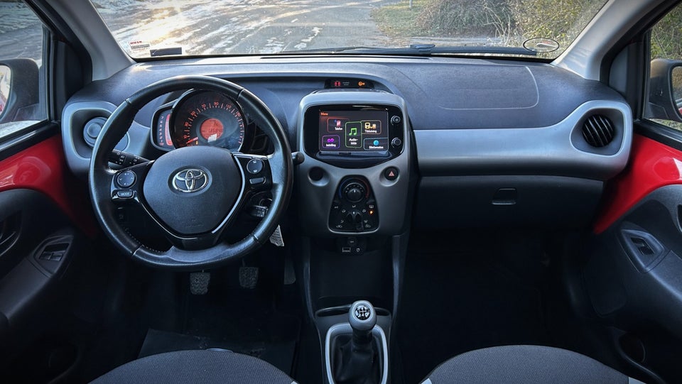 Toyota Aygo 1,0 VVT-i x-play x-touch 5d