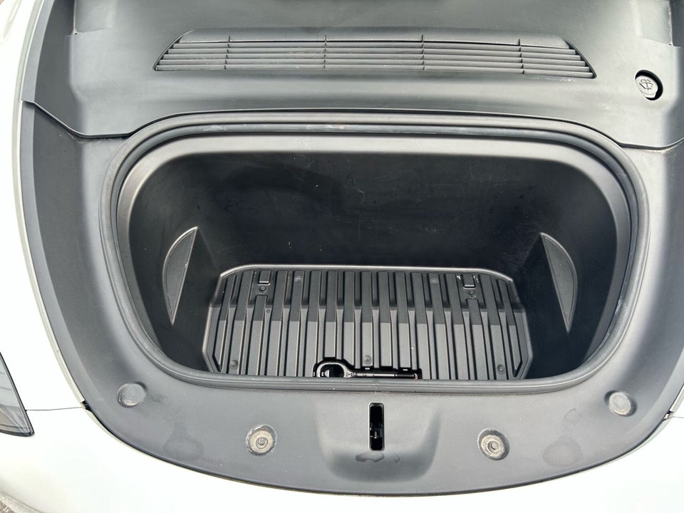 Tesla Model Y Long Range AWD 5d