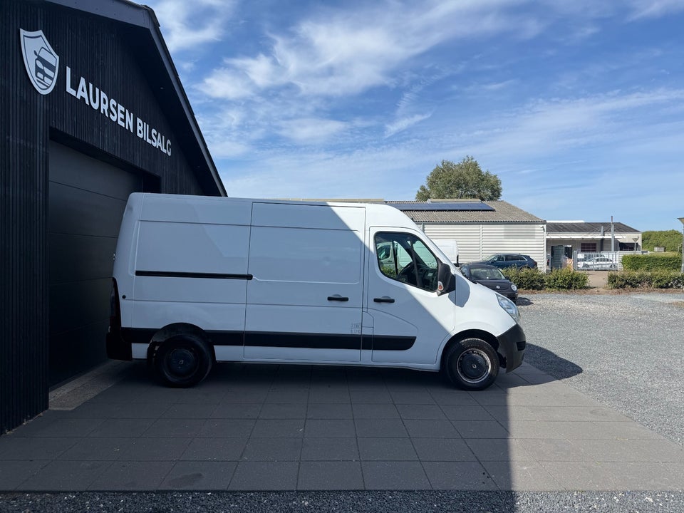 Renault Master III T35 2,3 dCi 135 L2H2 Kassevogn