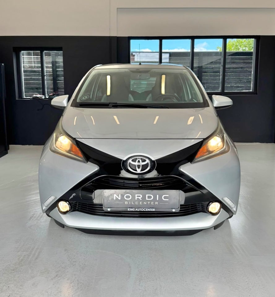 Toyota Aygo 1,0 VVT-i x-play x-touch 5d