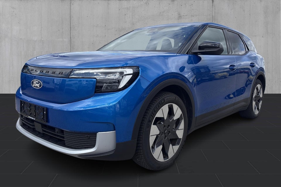 Ford Explorer 77 Premium Extended Range 5d