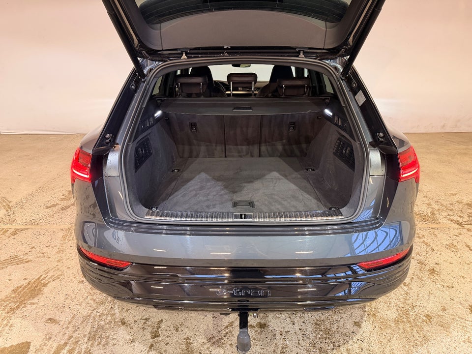 Audi Q8 e-tron 55 S-line quattro 5d