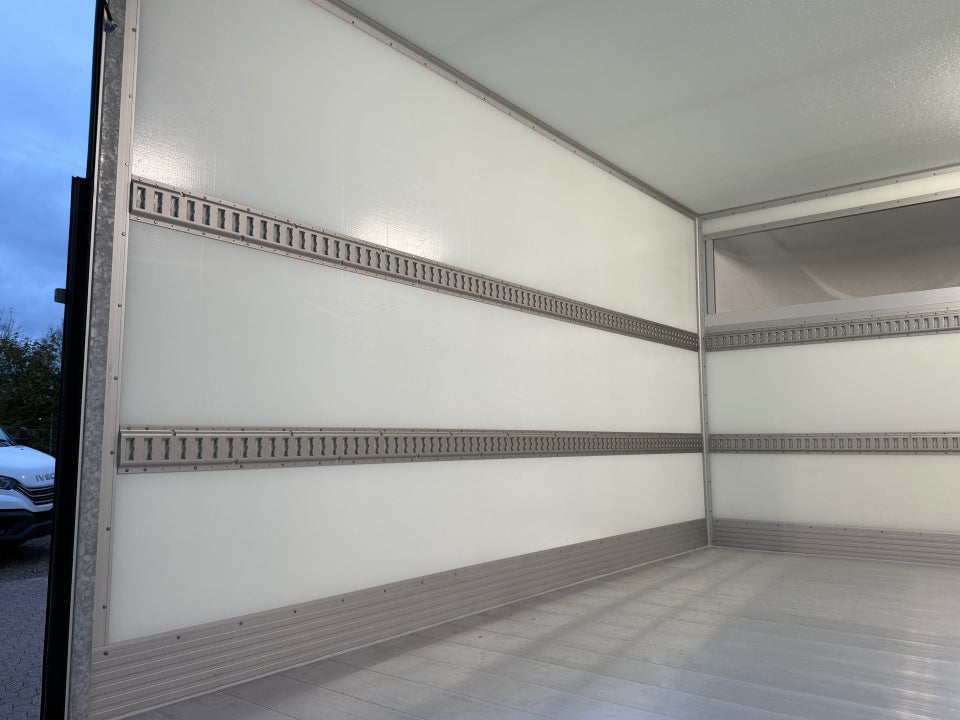 Iveco Daily 3,0 35S18 4100mm Box m/lift AG8