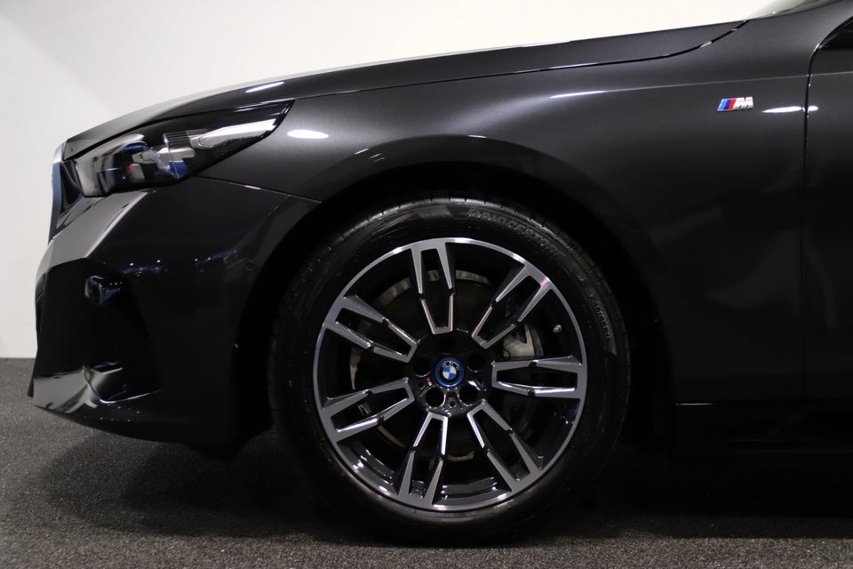 BMW i5 eDrive40 M-Sport 4d