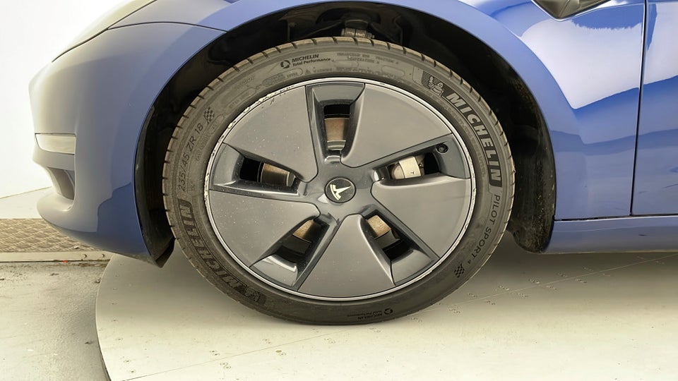 Tesla Model 3 Long Range AWD 4d