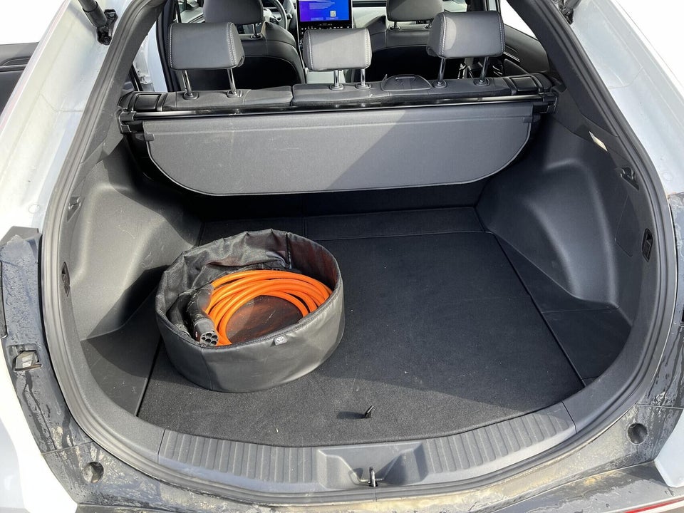 Toyota bZ4X Executive 5d