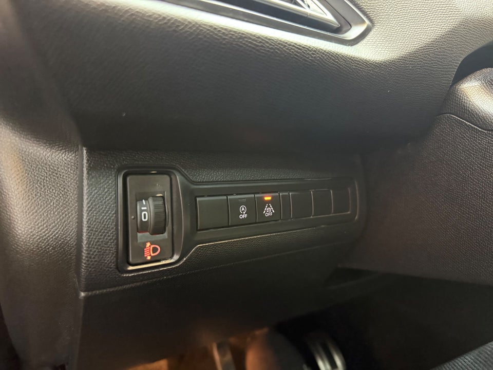 Peugeot 308 1,5 BlueHDi 130 Selection Sky 5d