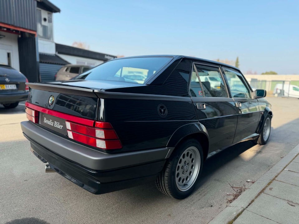 Alfa Romeo 75 2,0 TS 4d