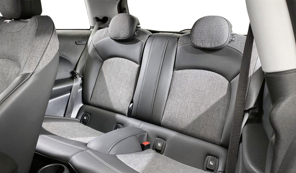 MINI Cooper SE Essential 3d