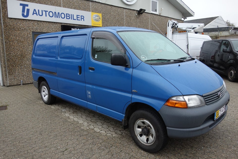 Toyota HiAce 2,5 D-4D 102 Komfort lang 4x4 5d