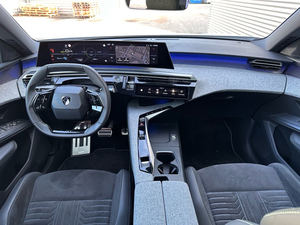 Peugeot e-3008 77 GT Pack 5d