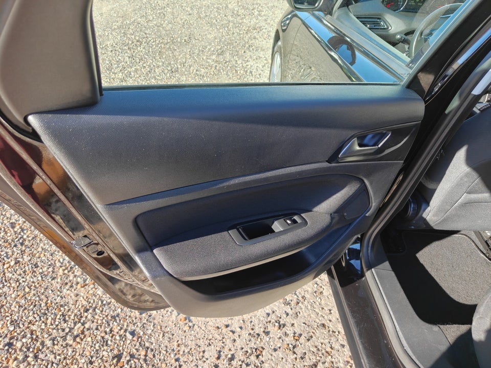 Peugeot 308 1,6 BlueHDi 120 Style SW 5d