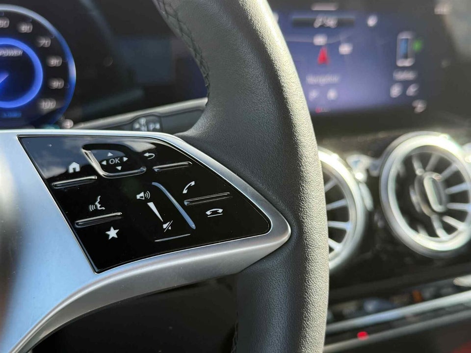 Mercedes EQA300 Progressive 4Matic 5d