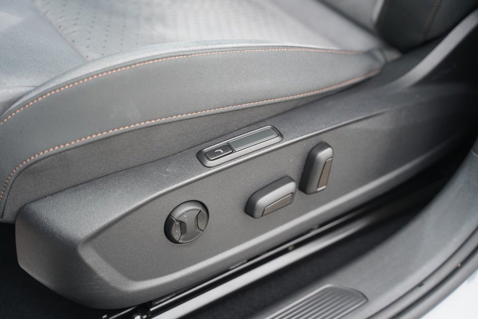 Cupra Born 58 e-Boost Dinamica Pack High 5d