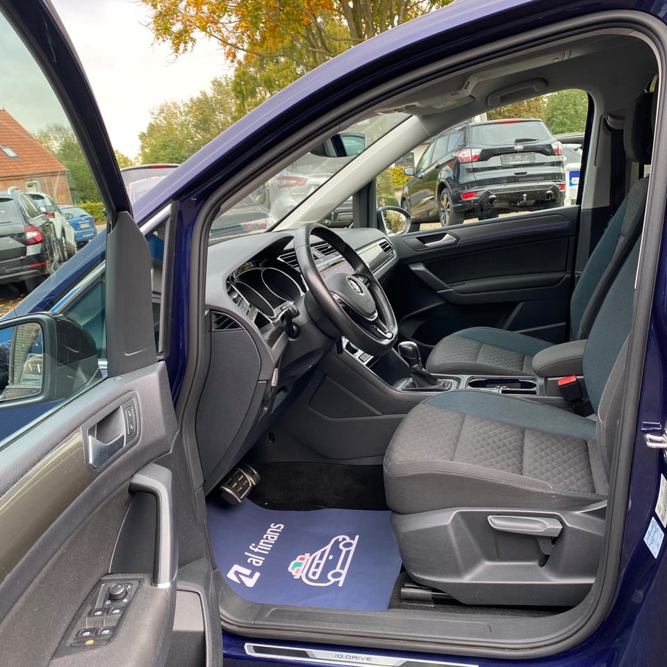 VW Touran 1,6 TDi 115 IQ.Drive DSG 7prs 5d