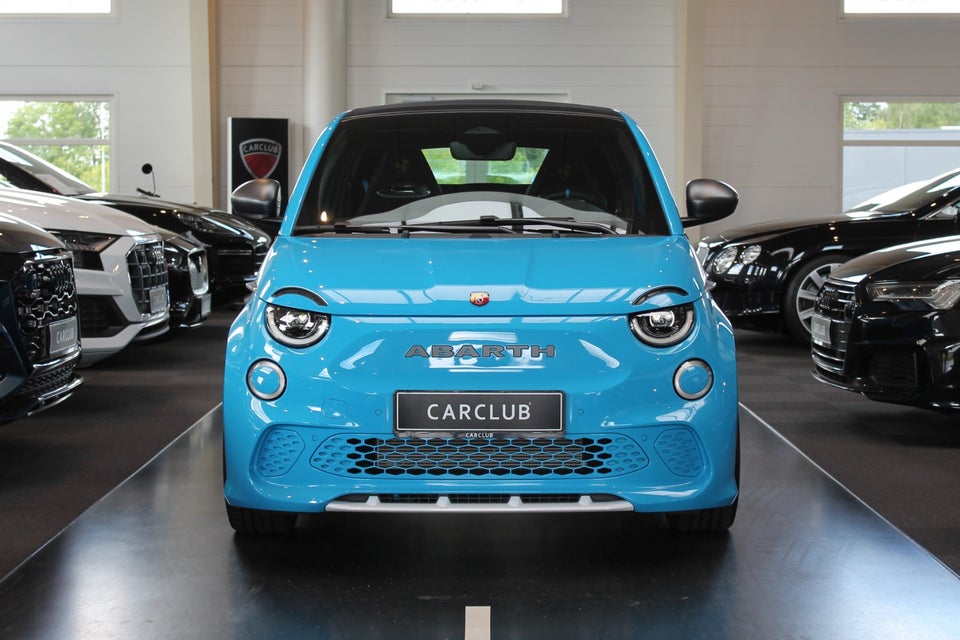 Abarth 500e Scorpionissima Cabrio 2d