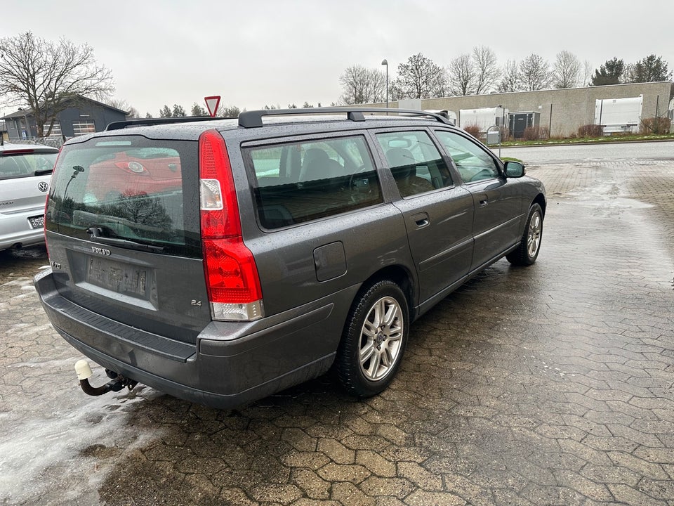 Volvo V70 2,4 140 Momentum 5d