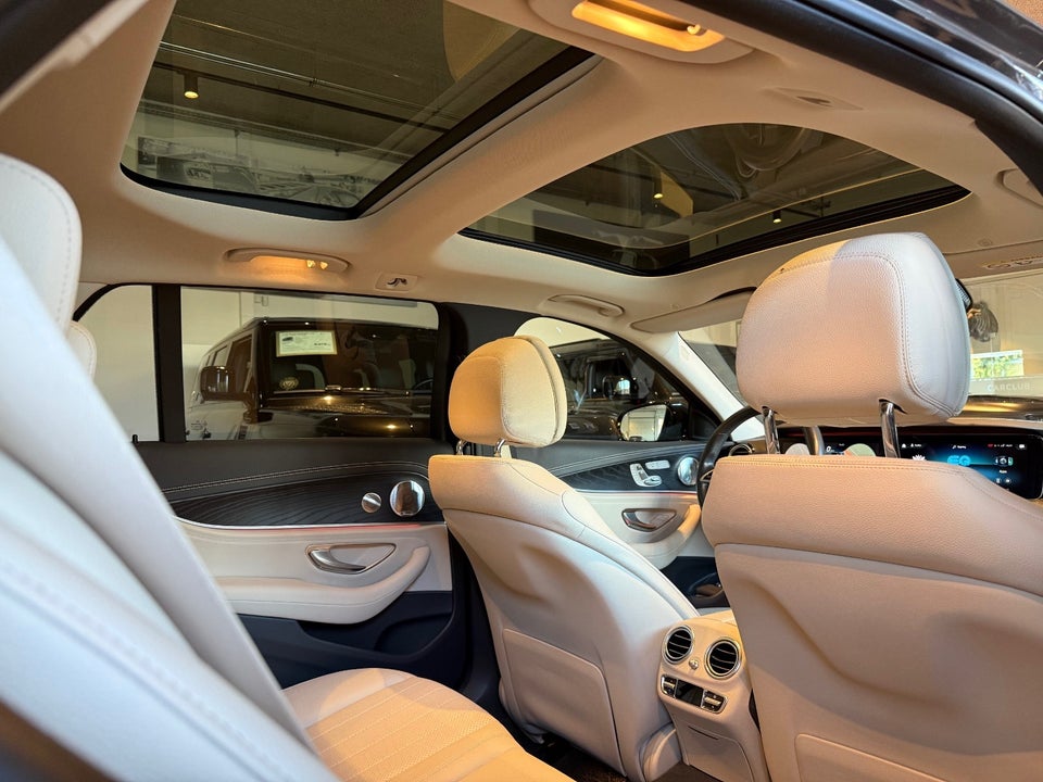 Mercedes E300 de 2,0 AMG Line stc. aut. 4Matic 5d