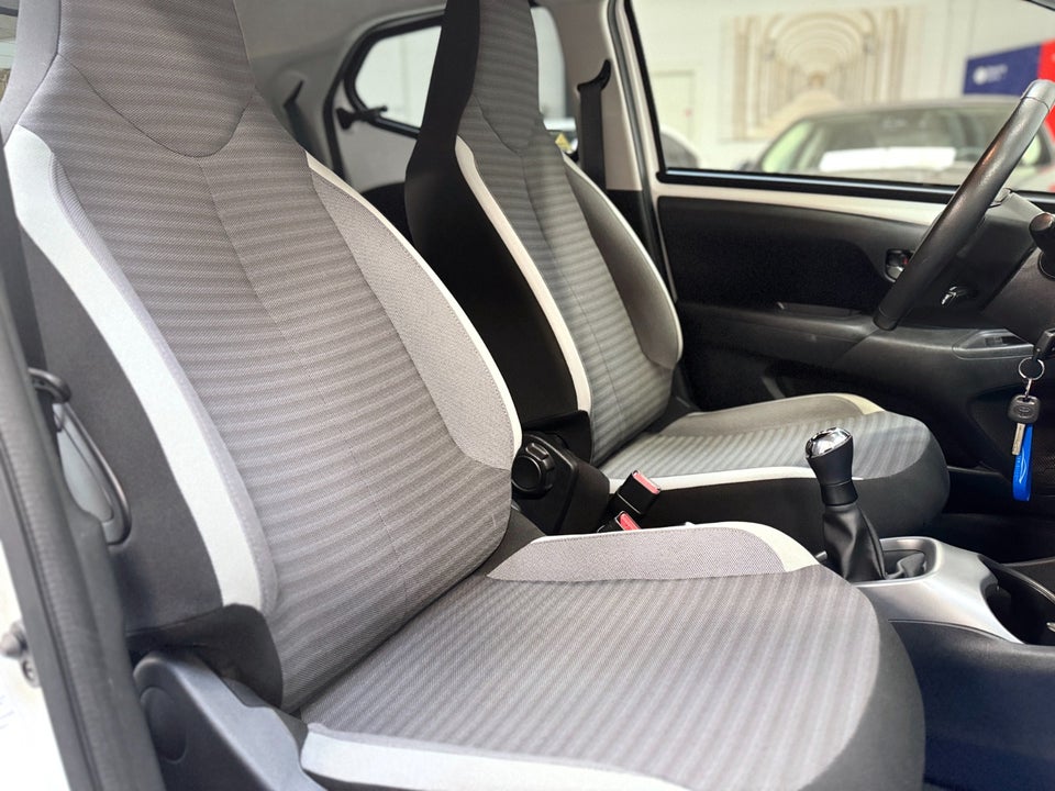 Toyota Aygo 1,0 VVT-i x-pression 5d