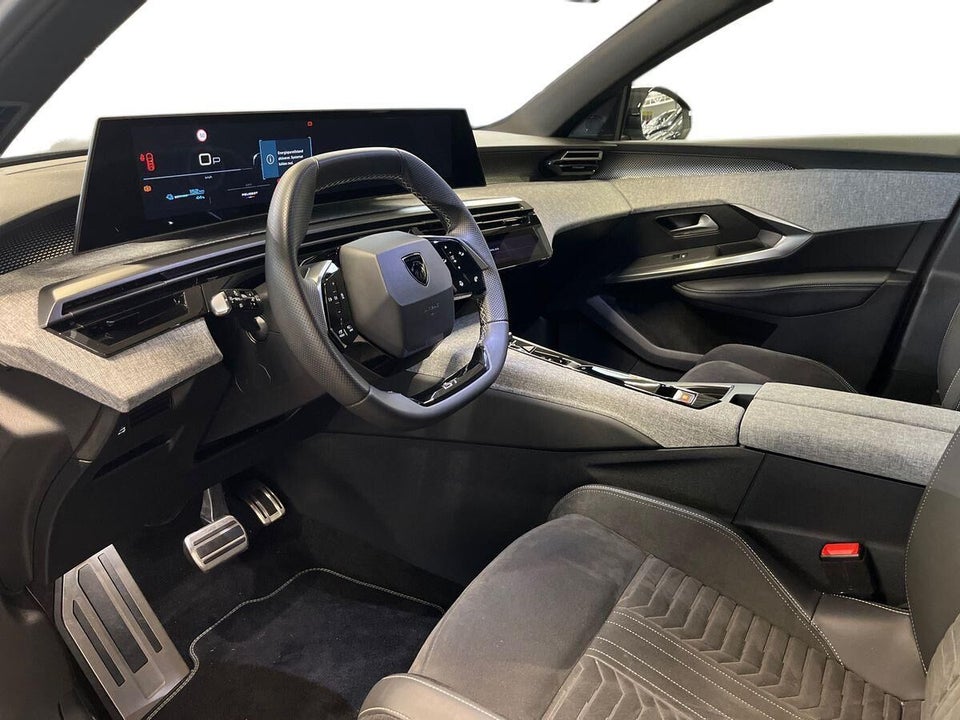 Peugeot e-3008 77 GT 5d