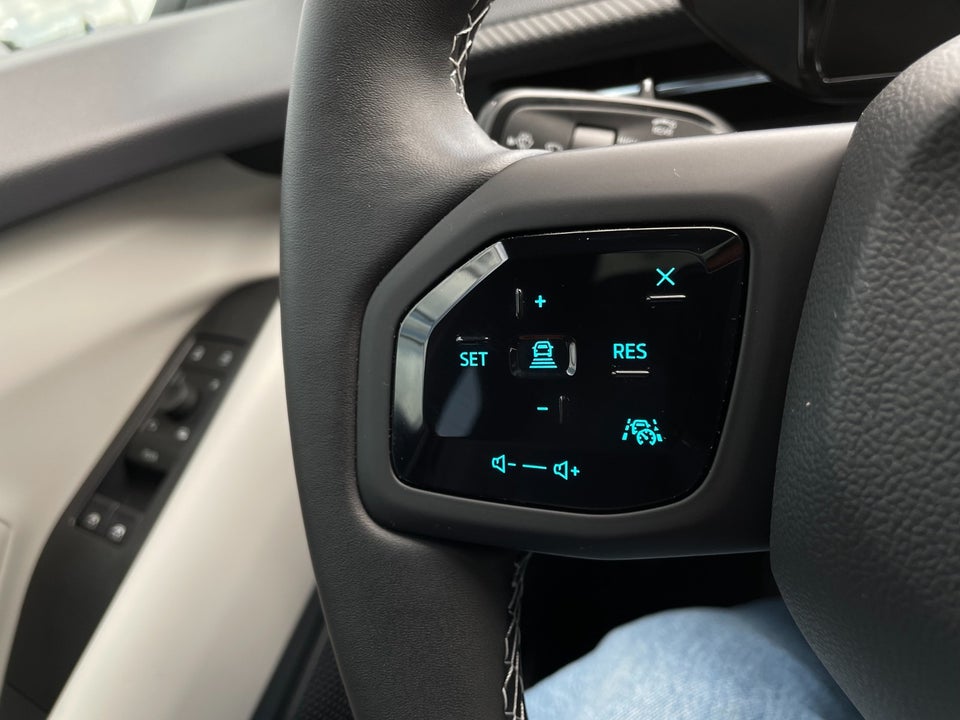 Ford Explorer 84 Premium Extended Range AWD 5d