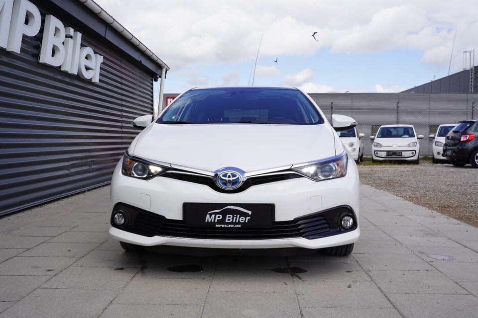 Toyota Auris 1,8 Hybrid H2 Style Skyview CVT 5d