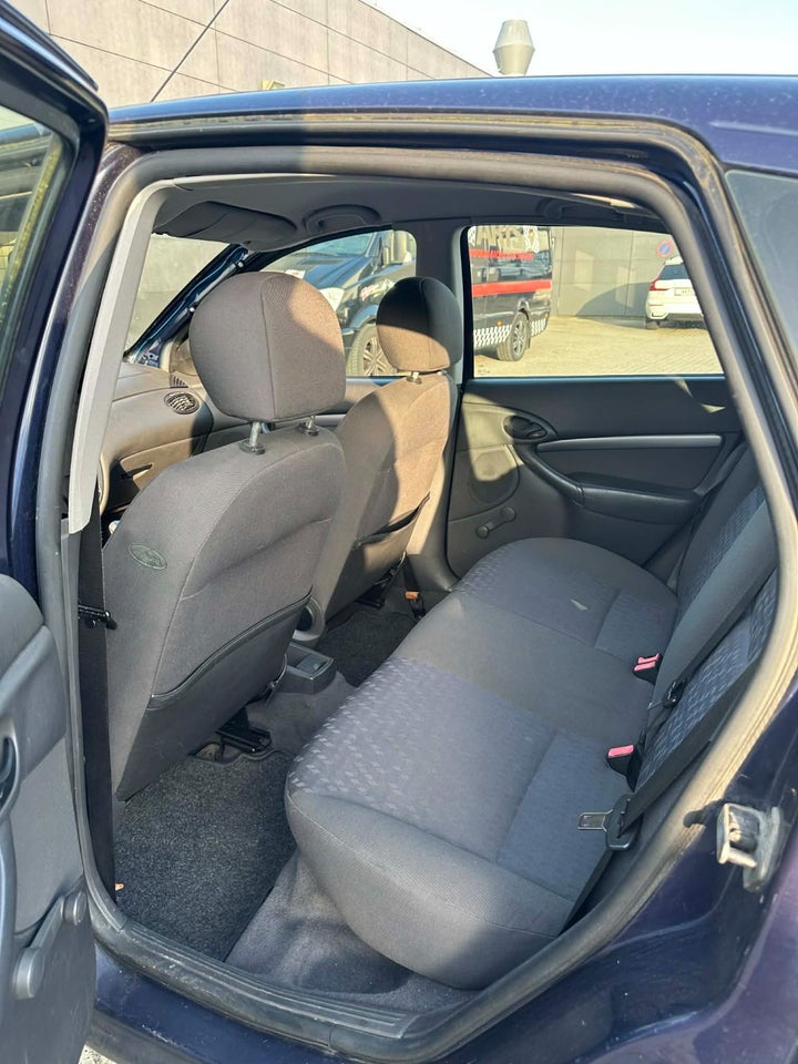 Ford Focus 1,6 Ambiente 5d