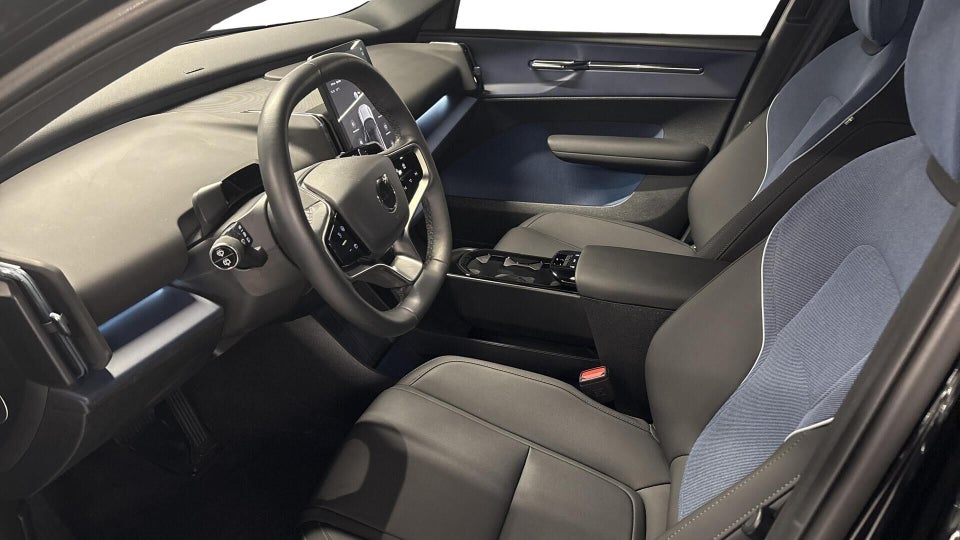 Volvo EX30 Extended Range Plus 5d