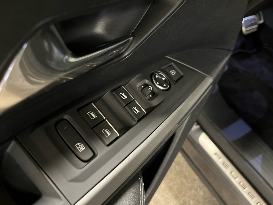 Peugeot e-5008 77 GT Pack 7prs 5d