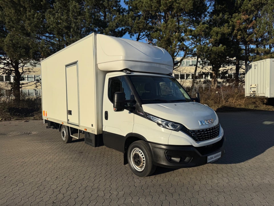Iveco Daily 3,0 35S18 Box m/lift AG8 2d