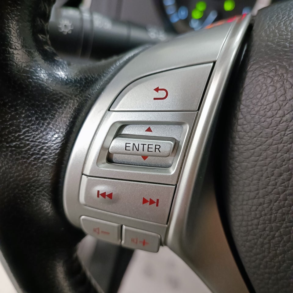 Nissan Navara 2,3 dCi 190 Db.Kab Tekna aut. 4d