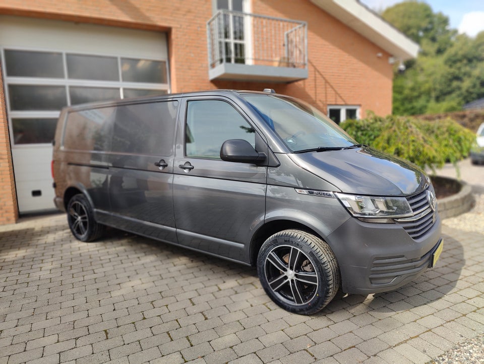 VW Transporter 2,0 TDi 150 Kassevogn DSG lang