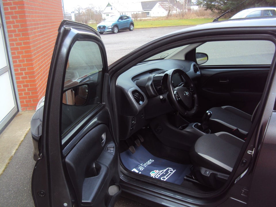 Toyota Aygo 1,0 VVT-i x-press 5d