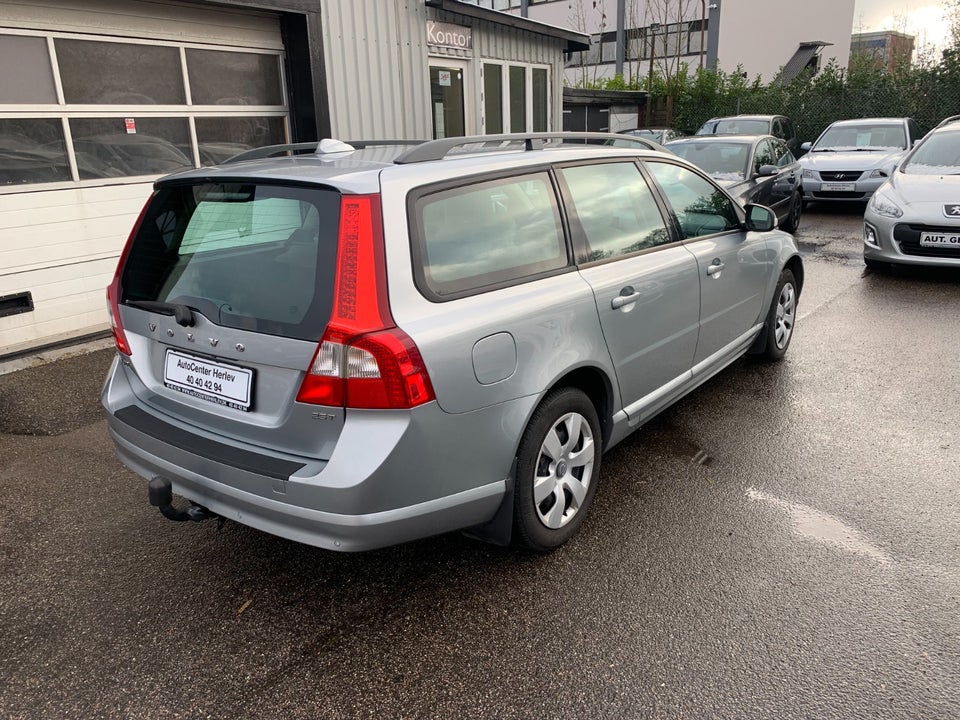 Volvo V70 2,5 T Momentum aut. 5d