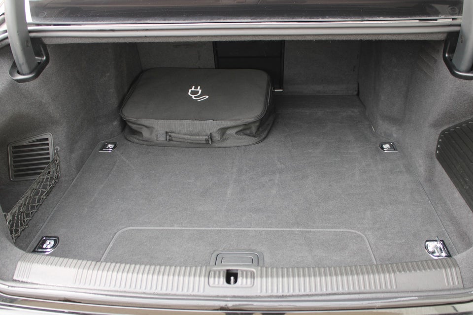 Audi A8 60 TFSi e quattro Tiptr. 4d