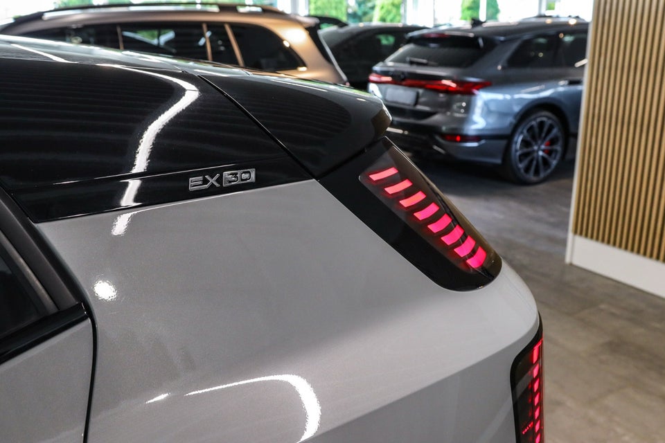 Volvo EX30 Extended Range Plus 5d