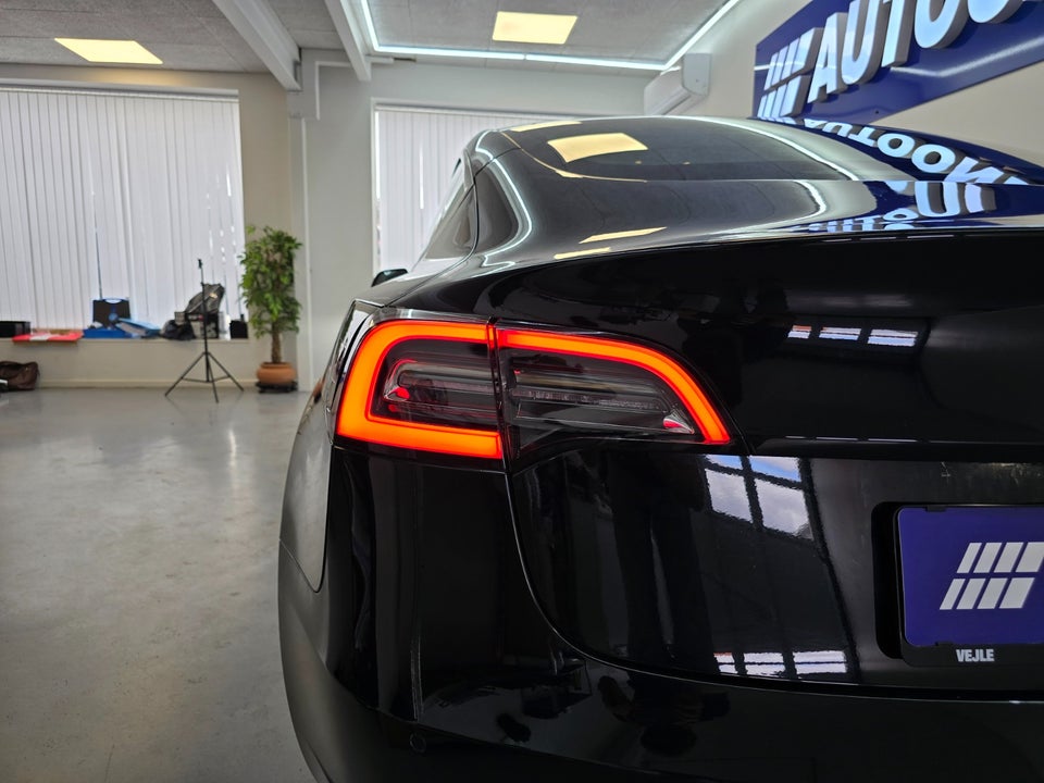 Tesla Model 3 Long Range AWD 4d