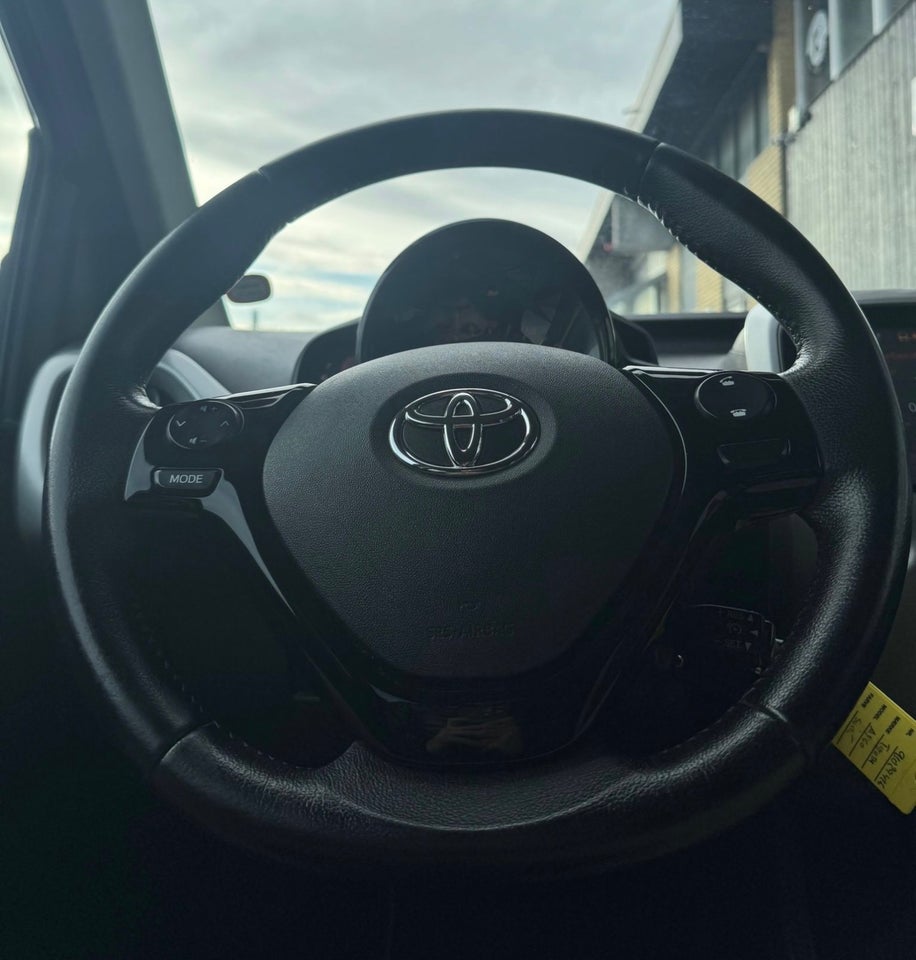 Toyota Aygo 1,0 VVT-i x-black 5d