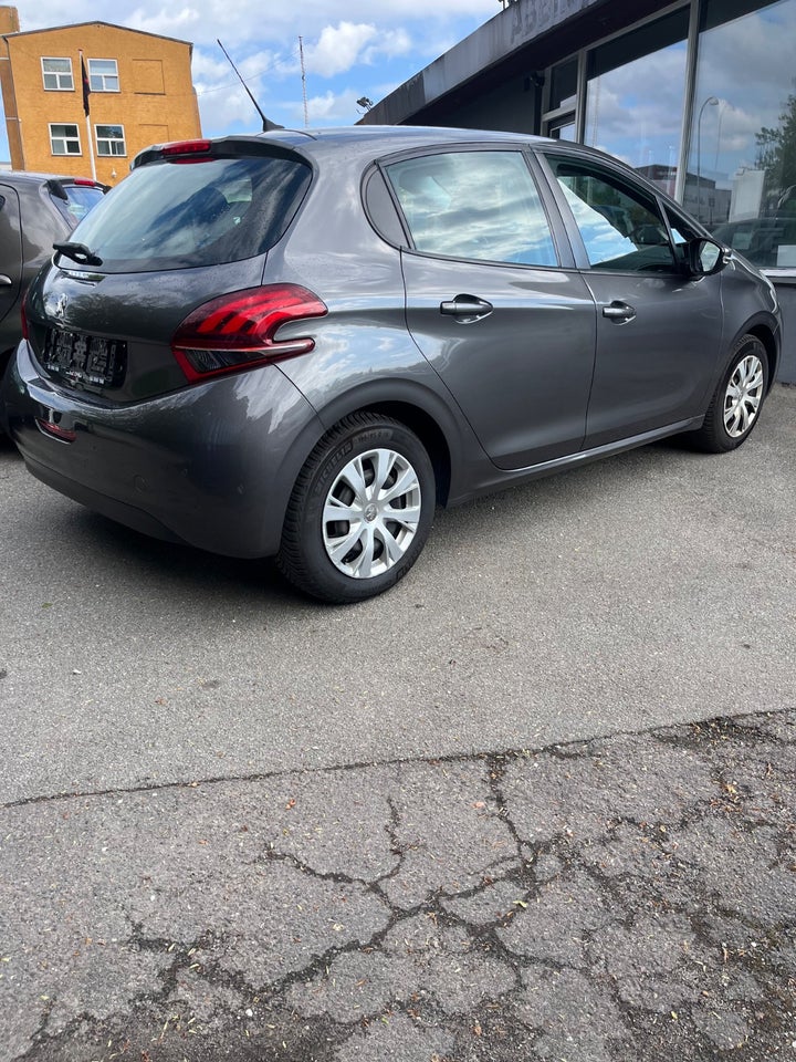 Peugeot 208 1,2 PureTech 82 Signature 5d