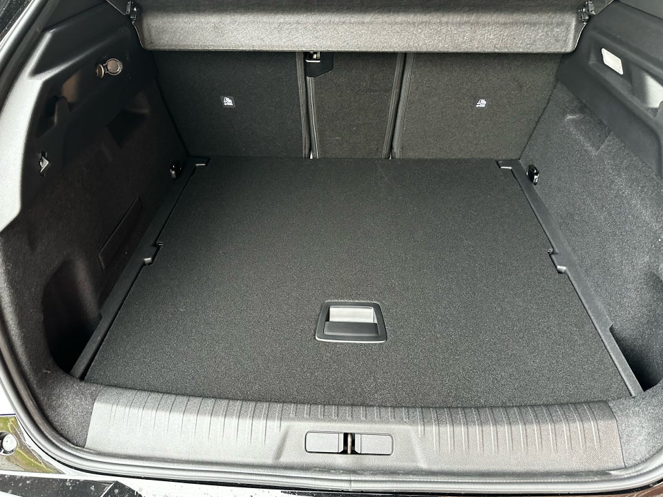 Peugeot e-3008 77 GT Pack 5d