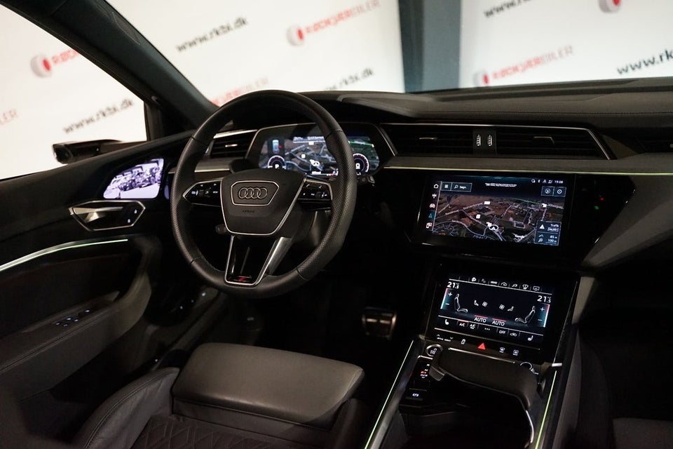 Audi Q8 e-tron 55 S-line quattro 5d